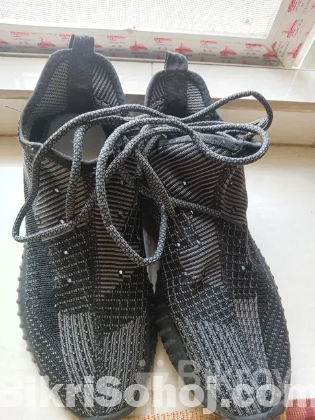 black elastic sneaker(used)